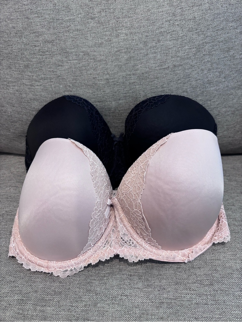 Victoria’s Secret Dream Angels 32DDD Blush and Black Strapless Bras